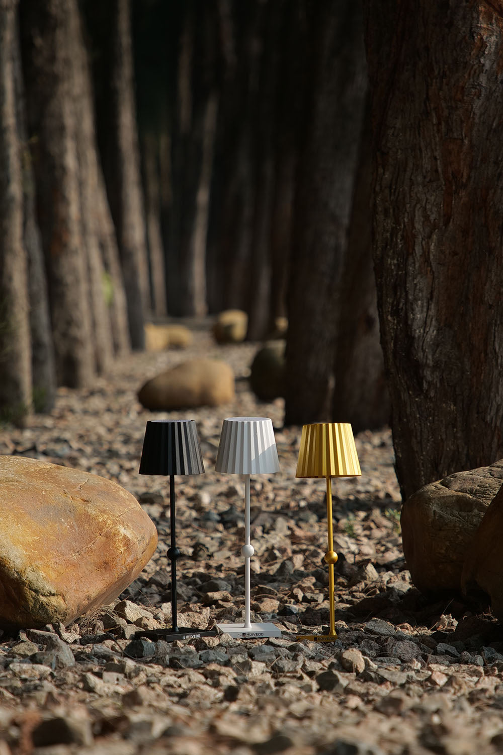 Huiveoo Cordless Table Lamp in garden