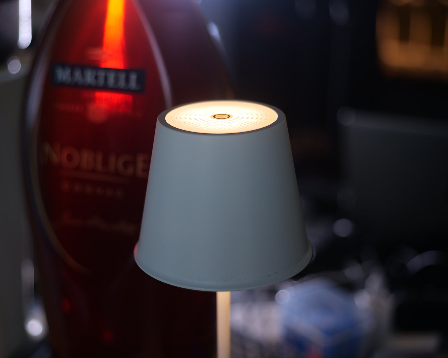Huiveoo cordless desk lamp on the wine table